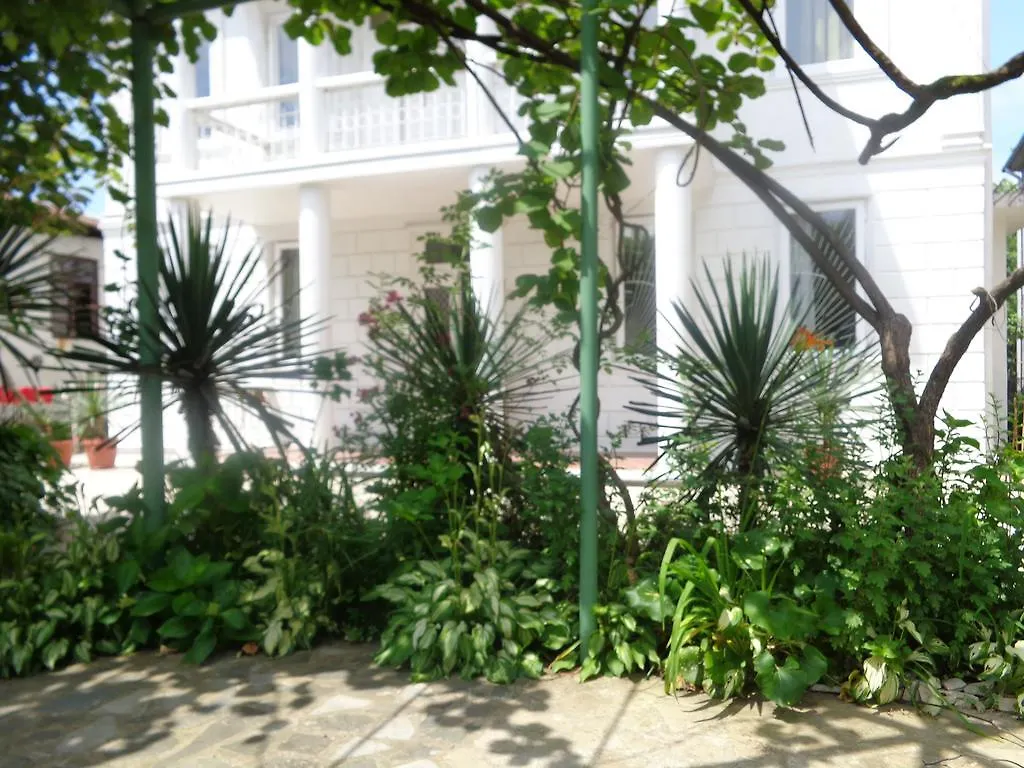 **  White Guest House Batumi Grúzia