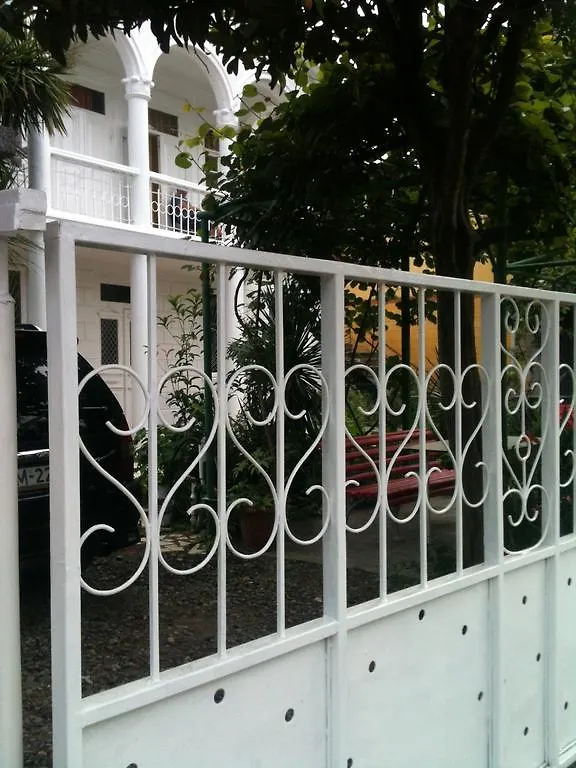 White Guest House Batumi 2*,